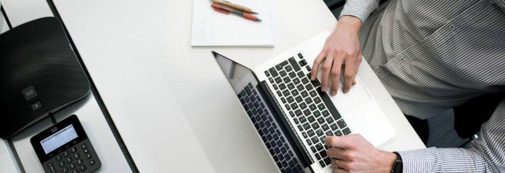 Human Capital Group Business Consultancy - Office Qatar - Laptop, service, Desk